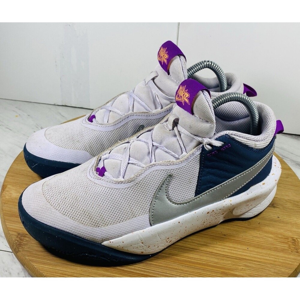 Nike Team Hustle D 10 SE (GS) DQ8375-500 5.5Y Barely Grape Metallic Silver